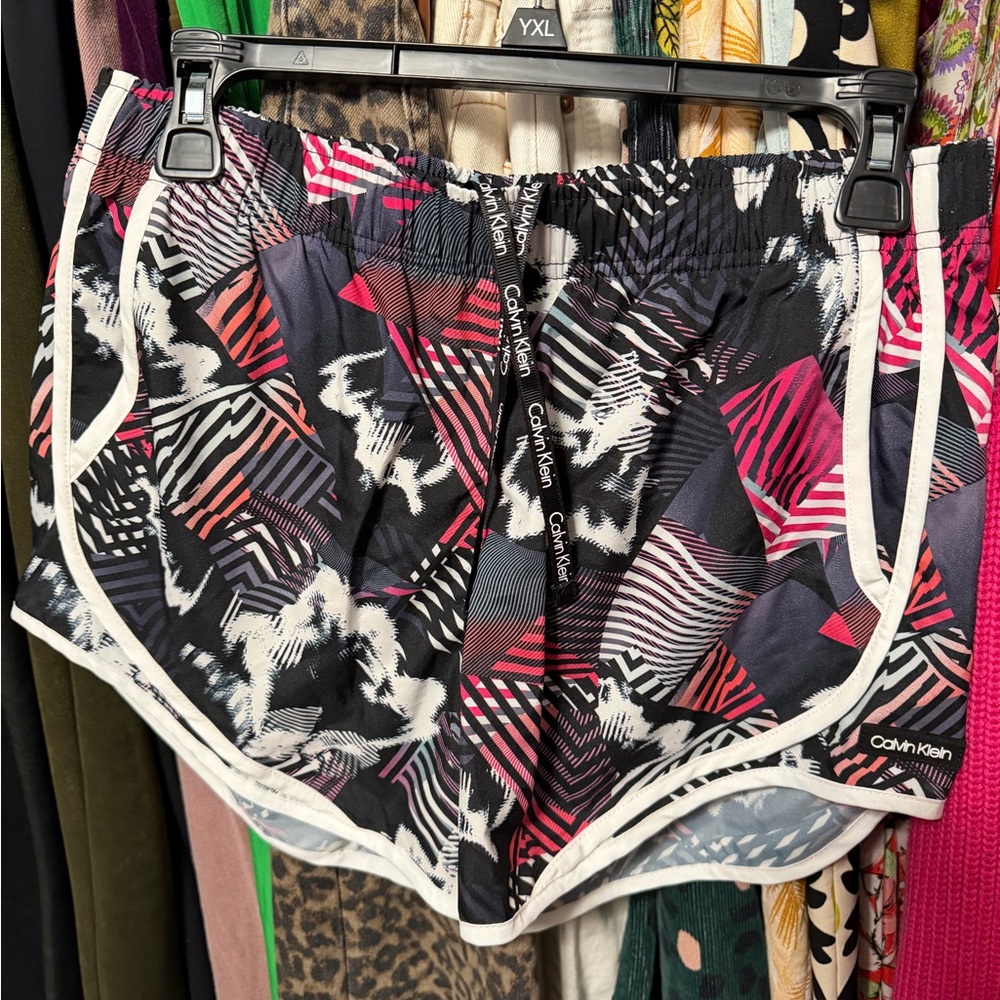 Calvin Klein Women's Black and Pink Patterned Shorts size Small